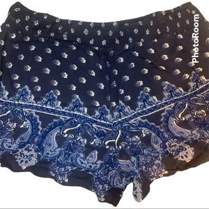 Women’s elastic waist paisley shorts medium